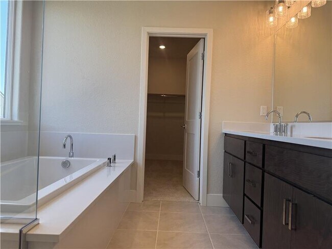 Building Photo - 140 Labrusca Dr