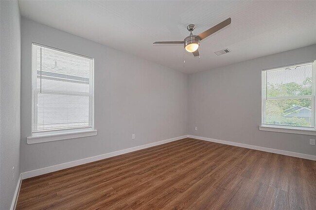 Building Photo - 6611 Bacher St