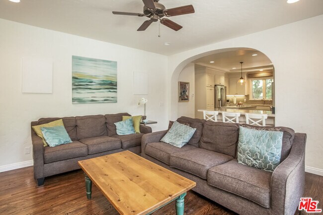 Building Photo - 1332 Comstock Ave