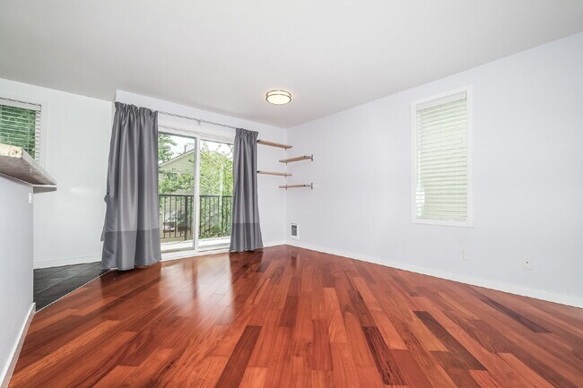 Building Photo - **Updated 2-Bedroom Condo with Secure Parking**