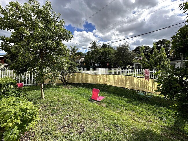 Building Photo - 2109 SW 18th Ave