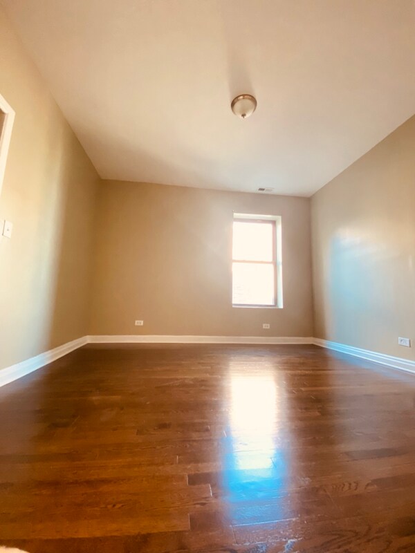 Building Photo - 4147 S Prairie Ave