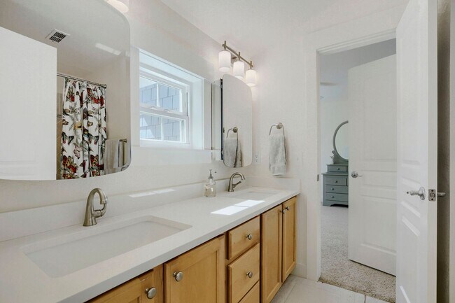 Building Photo - Gorgeous 4 Bedroom Home in NW Indian Peaks Neighborhood. Hardwood floors, Wine Closet and More
