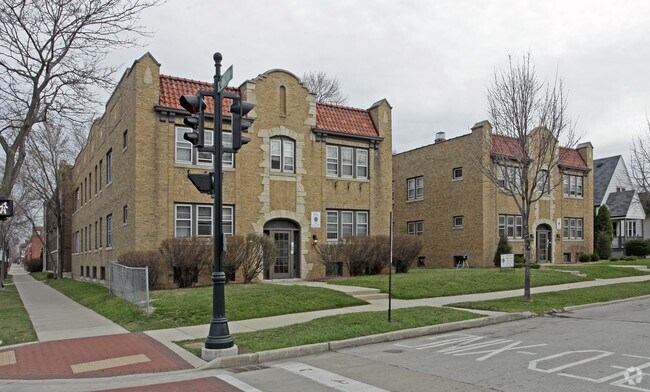 Building Photo - 1800-06 E. Kenmore Pl