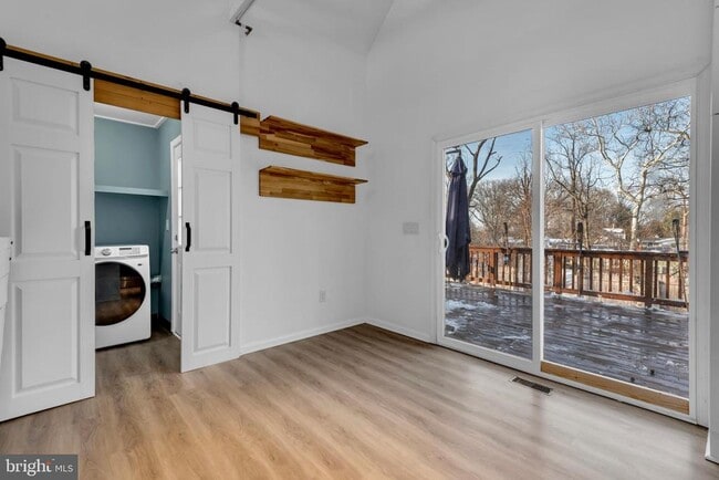 Building Photo - 1080 Crestview Dr