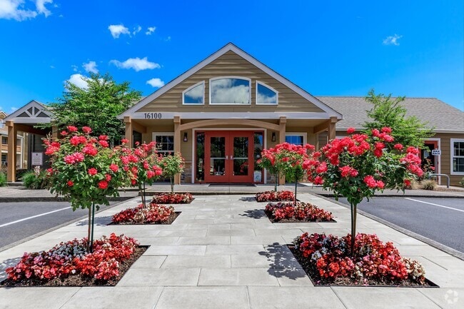 Building Photo - Brightwaters at Redhawk