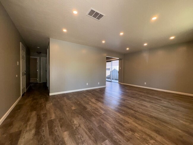 Building Photo - 1209 Vienna Ct