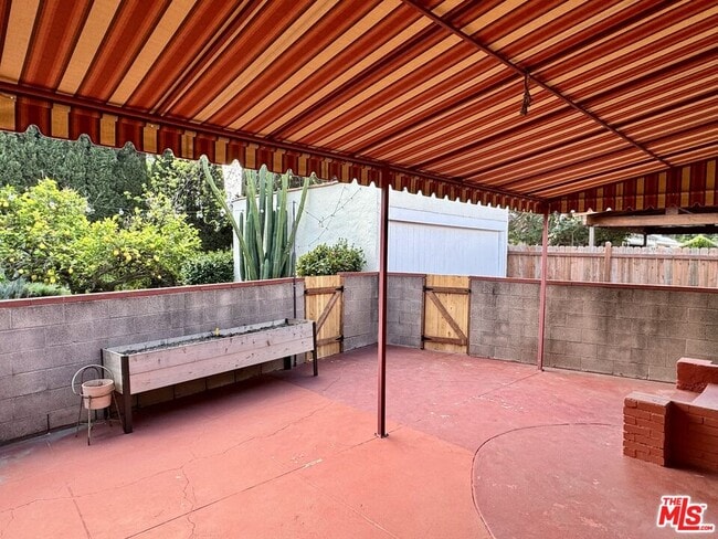 Building Photo - 3564 Dover St