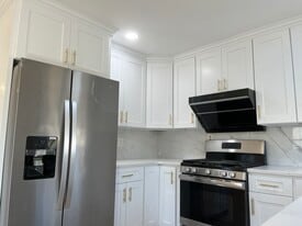 Building Photo - 65 Peacock Ln