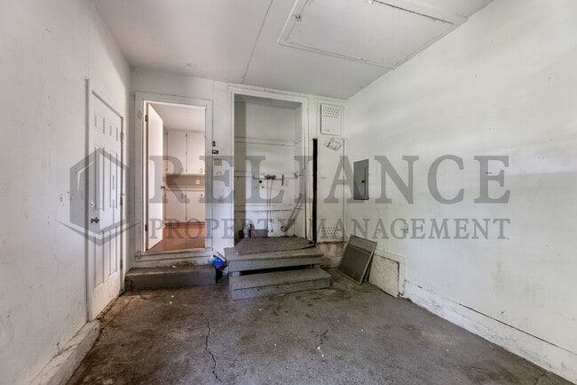 Building Photo - 2340 S Vine St