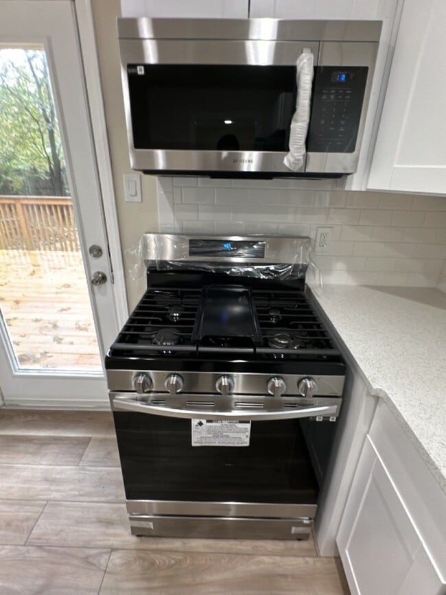 Building Photo - 408 Apple Dr