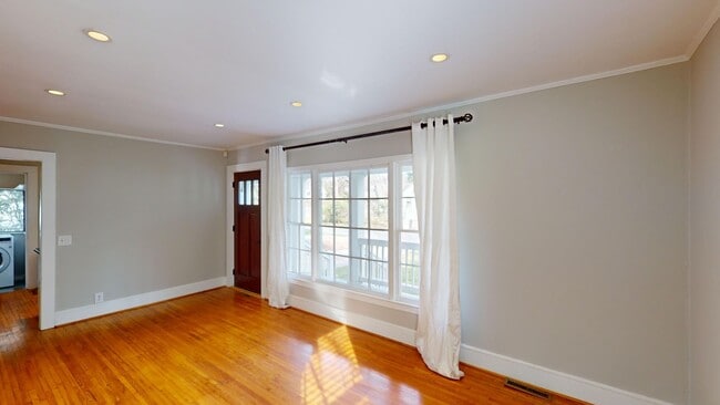 Building Photo - 1919 Nassau Blvd