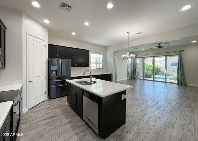 Building Photo - 2902 E Ebony Dr