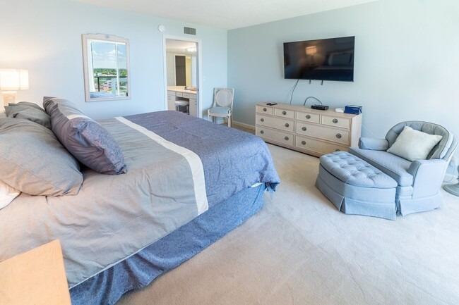 Building Photo - Annual Rental Available Now!!! Stunning 2BR/3BA 9th Floor Condo, Turnkey, Furnished