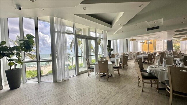 Building Photo - 16425 Collins Ave