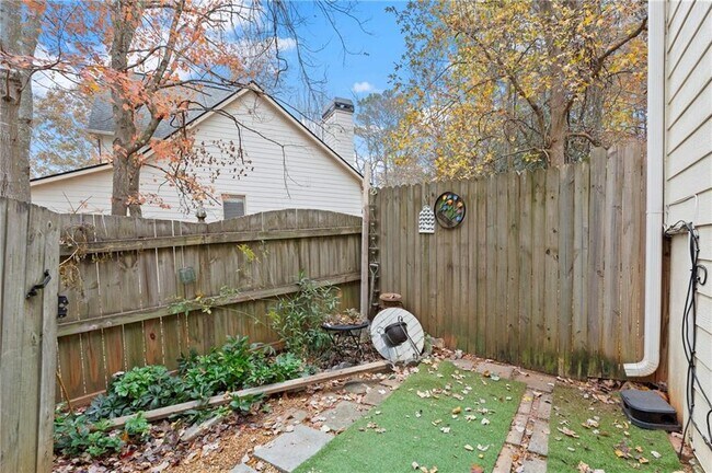 Building Photo - 16 Valleyside Dr