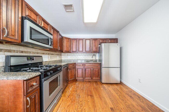 Building Photo - 135 38th St