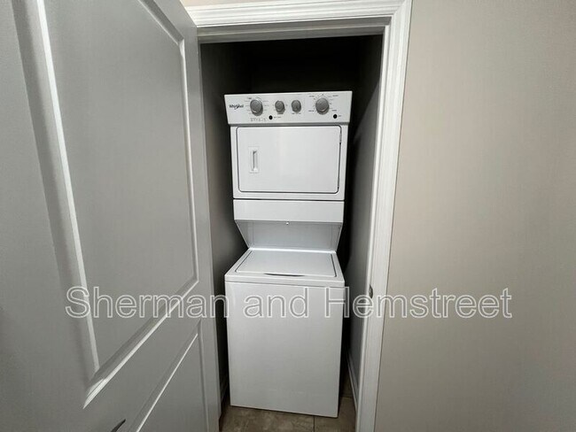 Building Photo - 664 Dobhill Ln