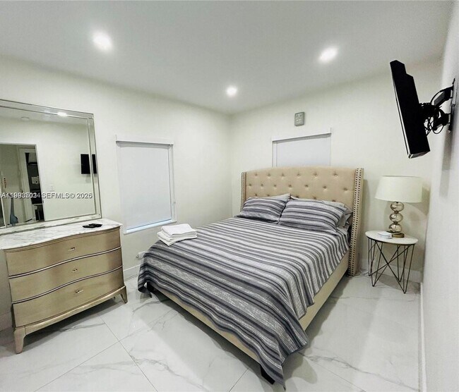 Building Photo - 4618 SW 2nd St