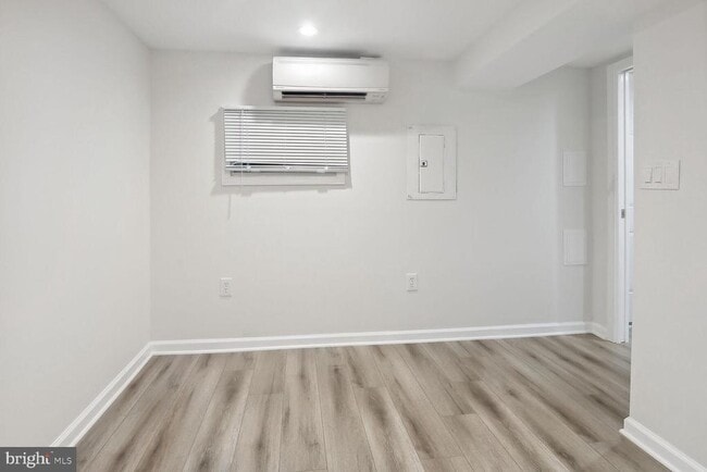 Building Photo - 1720 16th St SE