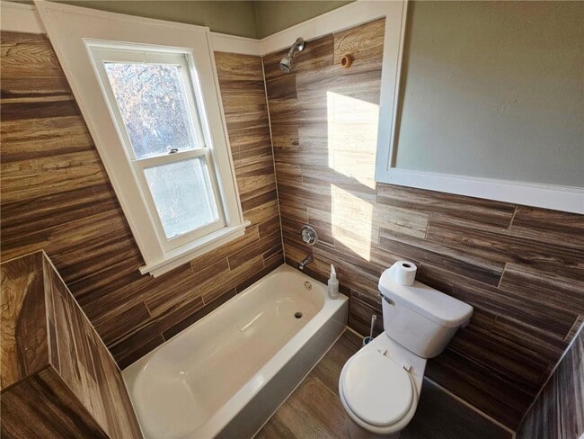 Building Photo - 414 N 33rd Ave