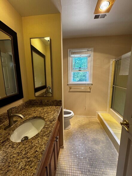 Building Photo - 12129 Holly Knoll Cir