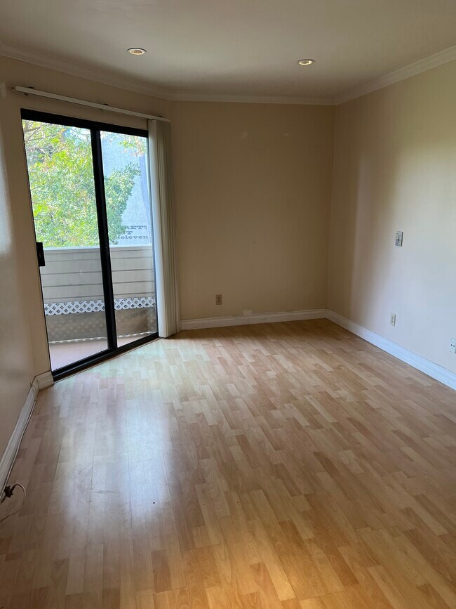 Building Photo - 110 N Everett St