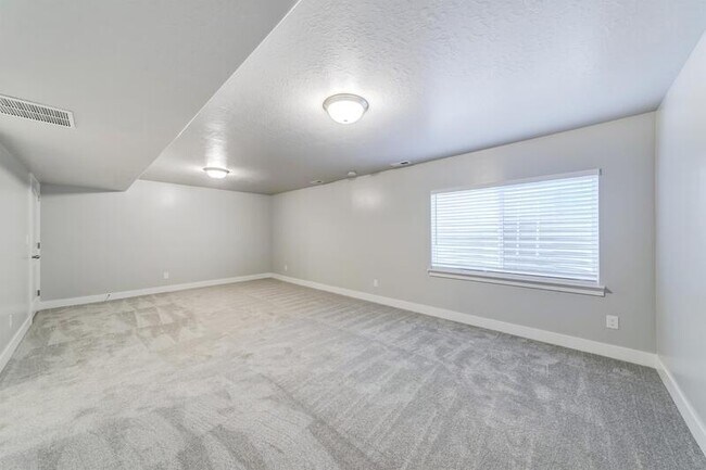 Building Photo - 16162 S Truss Dr