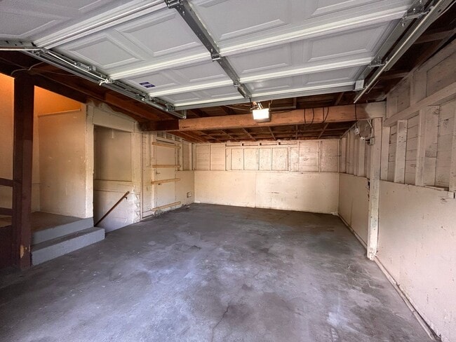 Building Photo - Three Bedroom Home in Muskegon Heights