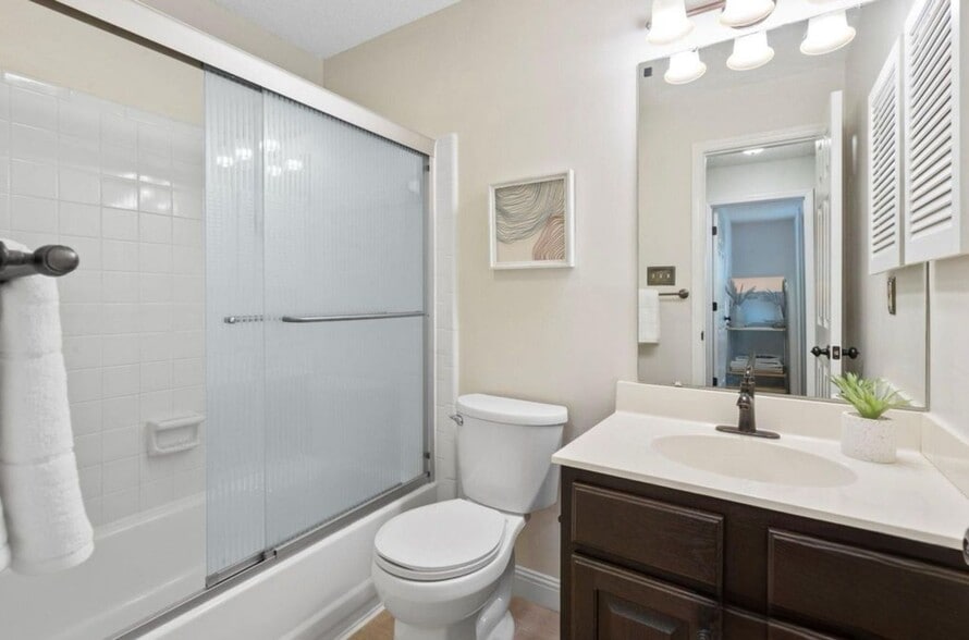 Building Photo - 5011 Sharon Rd