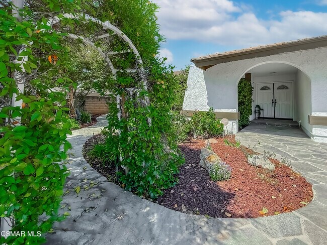 Building Photo - 360 N Greenmeadow Ave