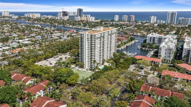 Building Photo - 3200 Port Royale Dr N