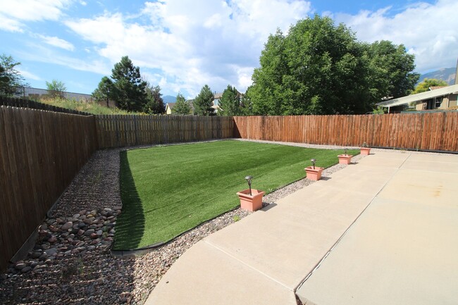 Building Photo - Amazing 5 bedroom home in Desirable Crown Hill Mesa on West Side of town