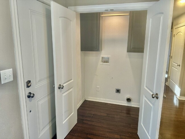 Building Photo - 35 Gore Ln