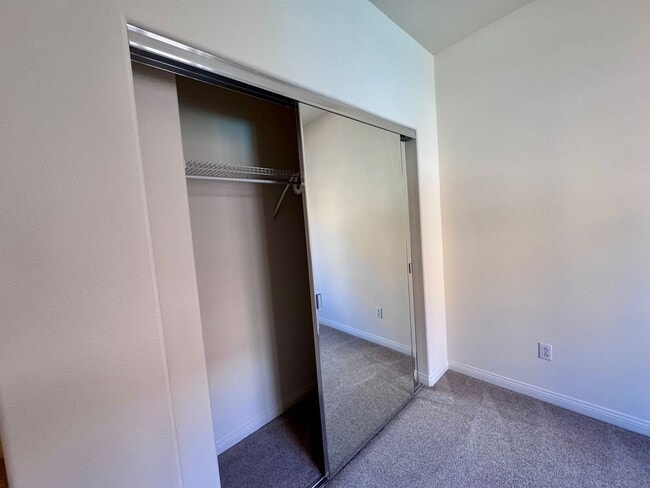 Building Photo - 144 S. 3rd Street #165