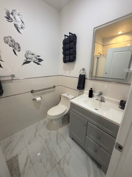 Building Photo - 439 Avenue C