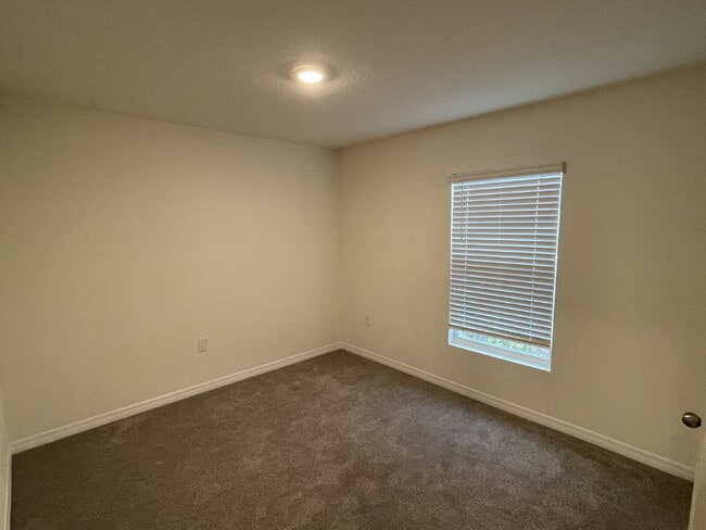 Building Photo - Beautiful 4-Bedroom Modern Home in the Desirable Brookside Community | Ruskin