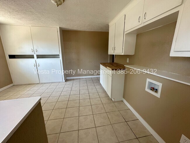 Building Photo - 2071 Jefferson Ave