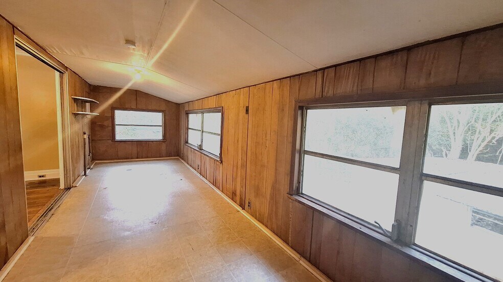 Enclosed back porch - 120 North St