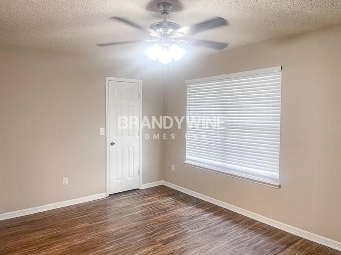 Building Photo - 8126 Fieldside Dr W