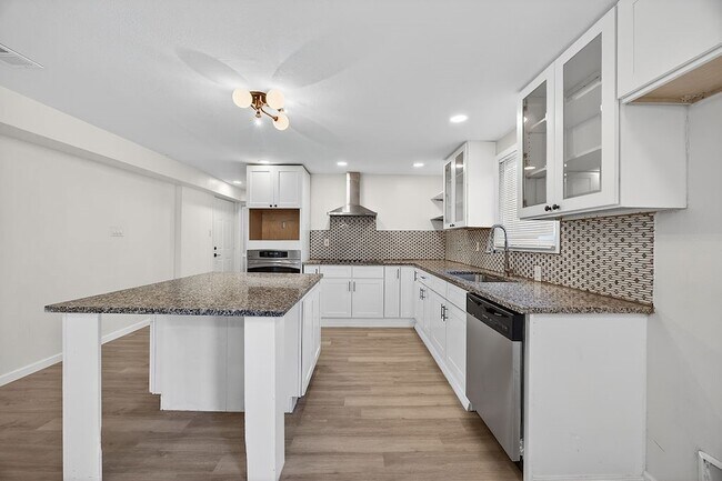 Building Photo - 108 Dupont Cir