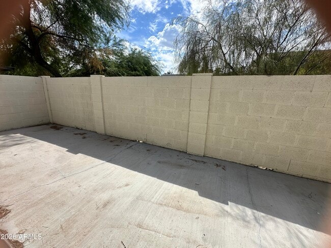 Building Photo - 5208 S Hazelton Ln
