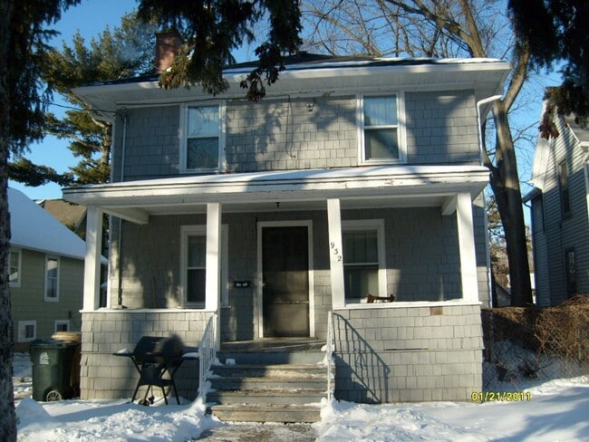 Building Photo - Spacious 4-Bedroom House on Drake Street w...