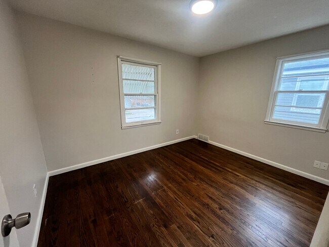 Building Photo - 1 1/2 story corner home