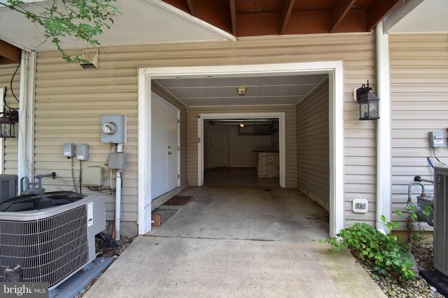 Building Photo - 5053 Kilburn St