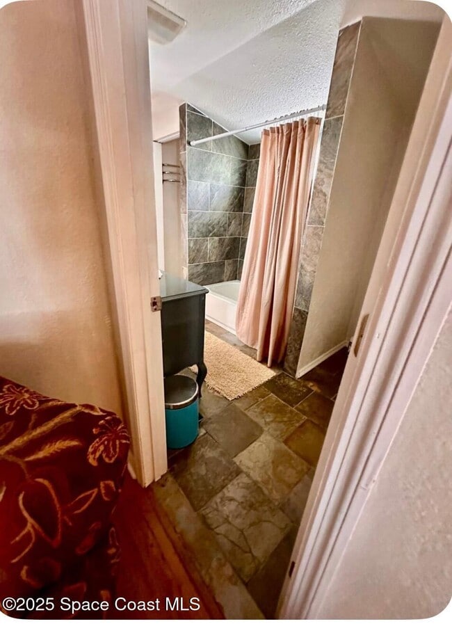 Building Photo - 1467 Guava Ave