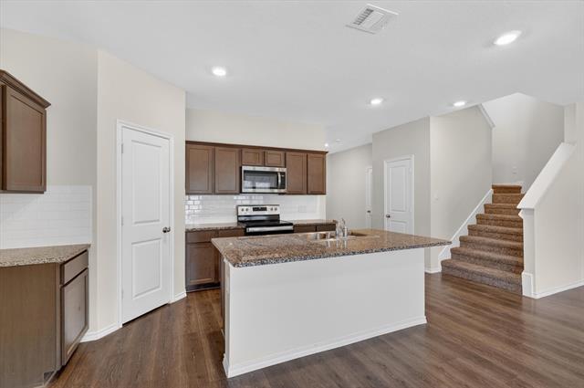 Building Photo - 2109 Muscovy St