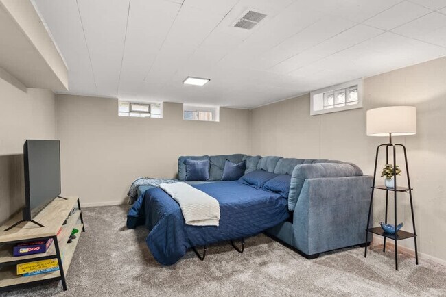 Building Photo - 6536 Lawnwood Ave