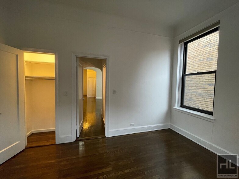 Building Photo - E 81st St