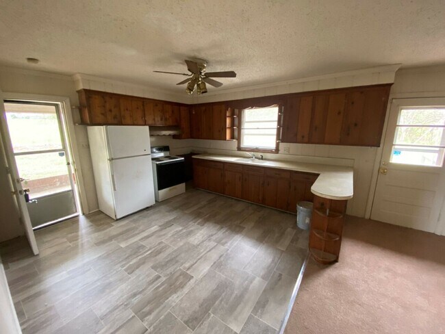 Building Photo - 14533 Idlewild Rd